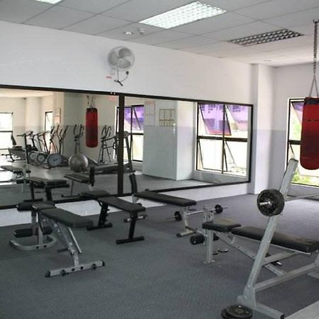 Kk Waterfront Suites At Marina Court Кота Кинабалу Екстериор снимка
