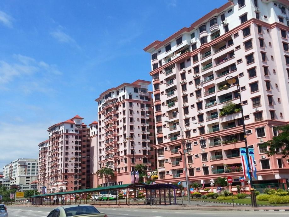 Kk Waterfront Suites At Marina Court Кота Кинабалу Екстериор снимка
