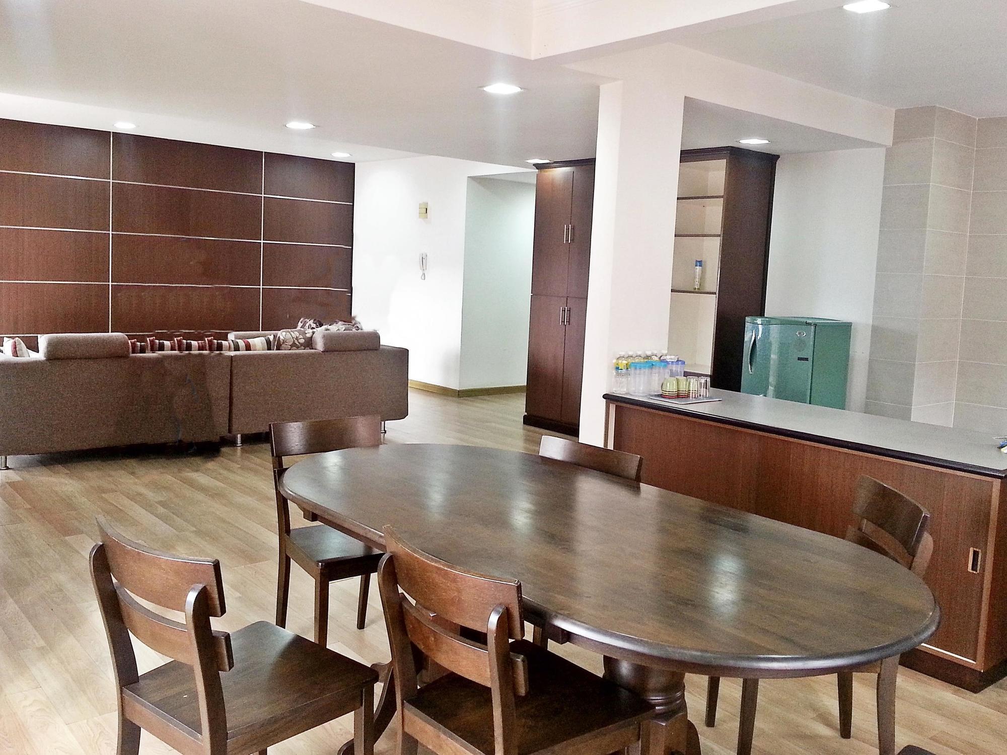 Kk Waterfront Suites At Marina Court Кота Кинабалу Екстериор снимка